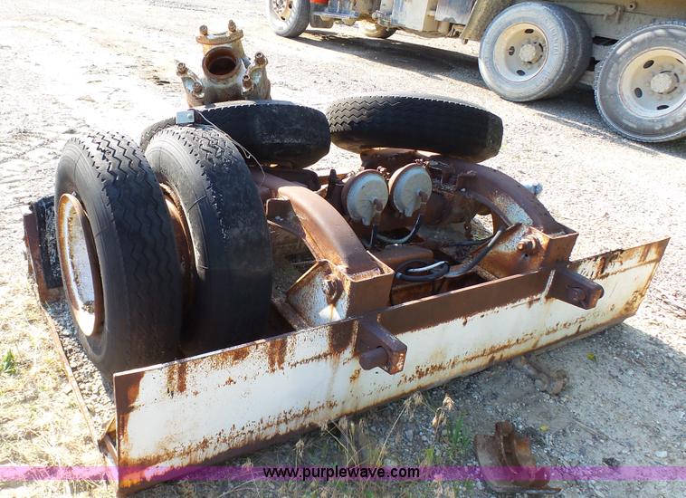 image for item K5498 1981 Mack R686ST semi truck with equipment trailer