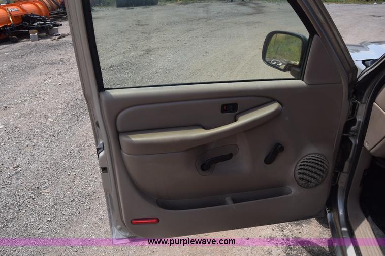 image for item K6504 2003 Chevrolet Silverado 1500 Ext. Cab pickup truck