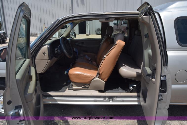 image for item K6504 2003 Chevrolet Silverado 1500 Ext. Cab pickup truck