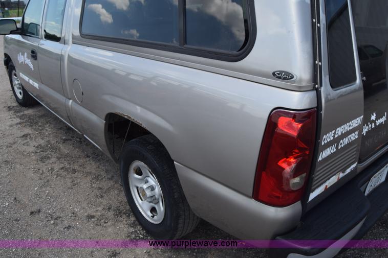 image for item K6504 2003 Chevrolet Silverado 1500 Ext. Cab pickup truck