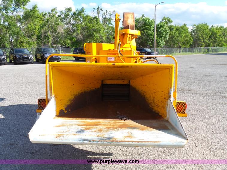 image for item K6510 1993 Brush Bandit 250 chipper