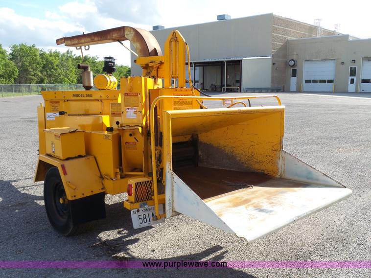 image for item K6510 1993 Brush Bandit 250 chipper