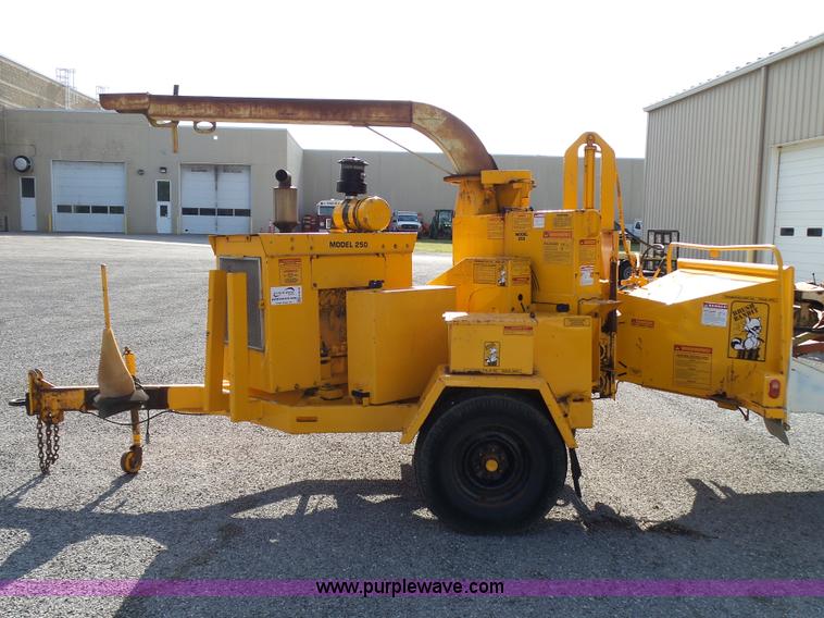 image for item K6510 1993 Brush Bandit 250 chipper