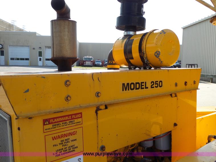 image for item K6510 1993 Brush Bandit 250 chipper