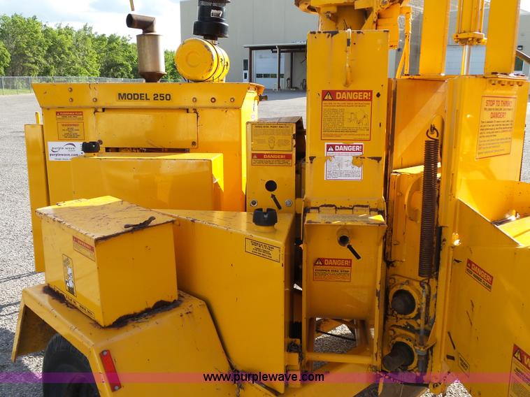 image for item K6510 1993 Brush Bandit 250 chipper