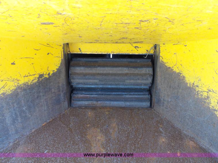 image for item K6510 1993 Brush Bandit 250 chipper