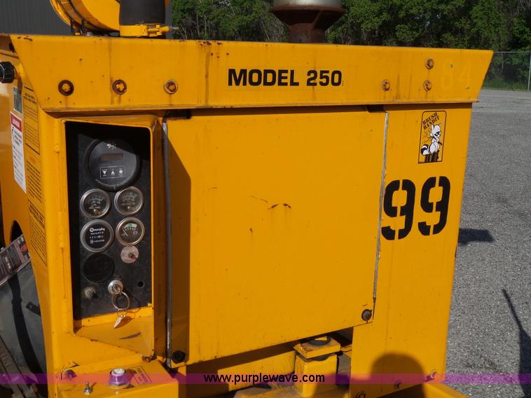 image for item K6510 1993 Brush Bandit 250 chipper
