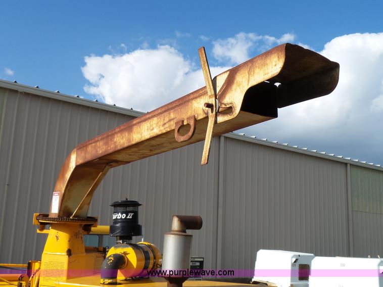 image for item K6510 1993 Brush Bandit 250 chipper