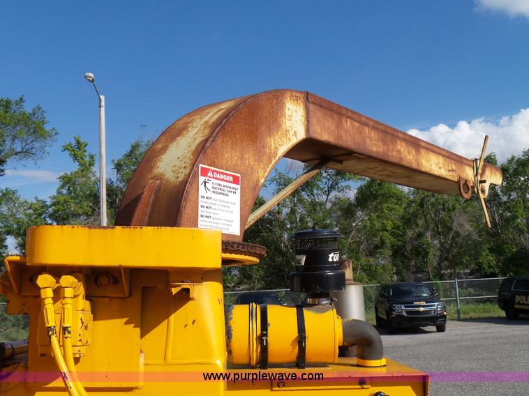 image for item K6510 1993 Brush Bandit 250 chipper