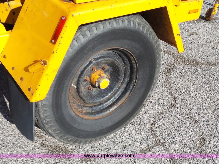 image for item K6510 1993 Brush Bandit 250 chipper