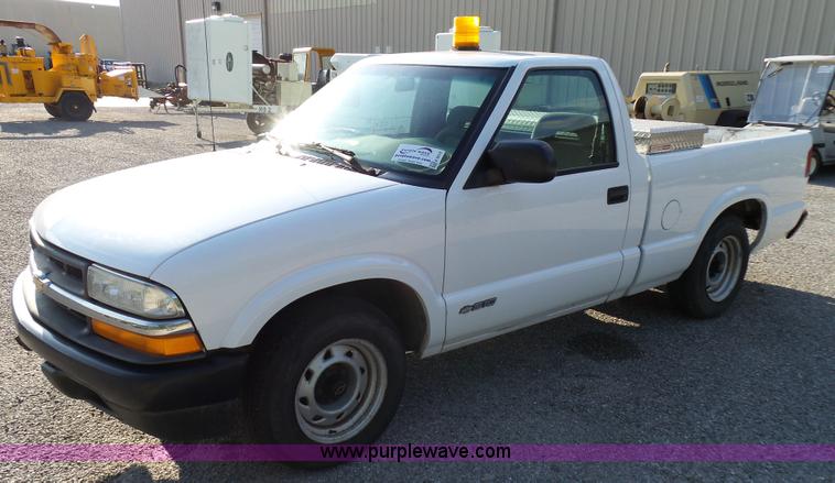 image for item K6518 2002 Chevrolet S10 pickup truck