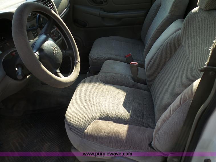 image for item K6518 2002 Chevrolet S10 pickup truck