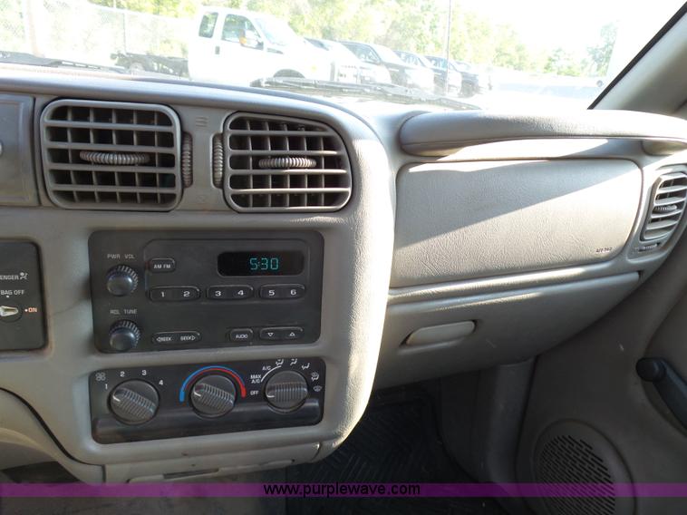 image for item K6518 2002 Chevrolet S10 pickup truck