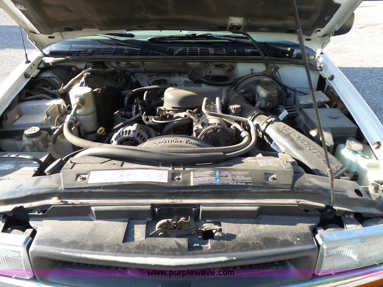 image for item K6518 2002 Chevrolet S10 pickup truck