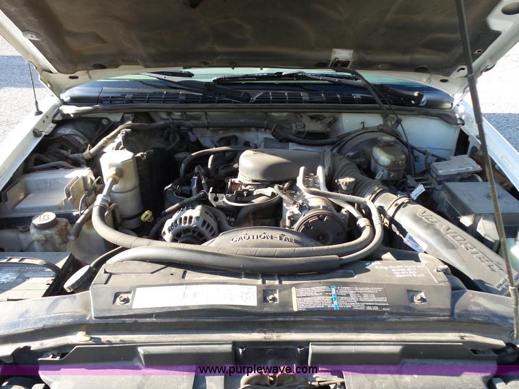 image for item K6518 2002 Chevrolet S10 pickup truck