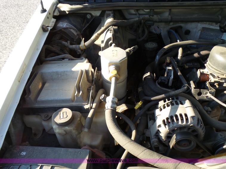 image for item K6518 2002 Chevrolet S10 pickup truck