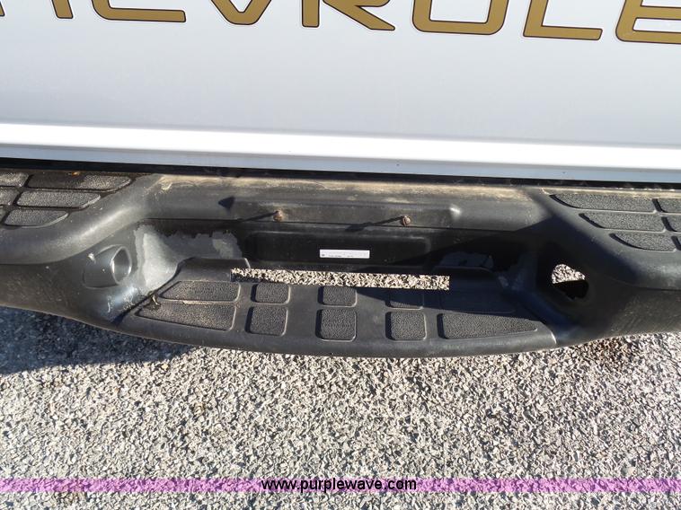 image for item K6518 2002 Chevrolet S10 pickup truck