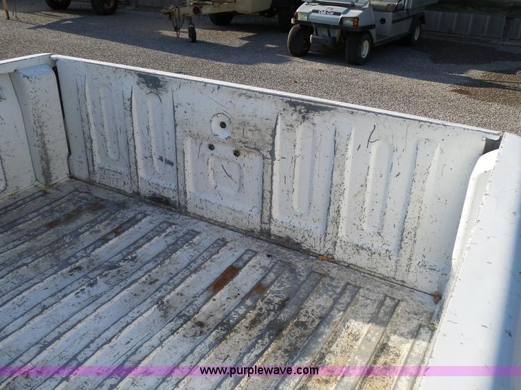 image for item K6518 2002 Chevrolet S10 pickup truck