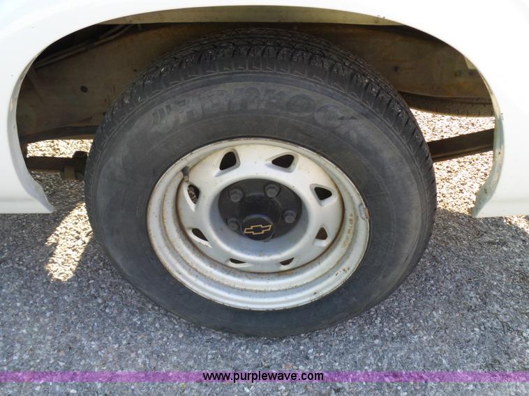 image for item K6518 2002 Chevrolet S10 pickup truck