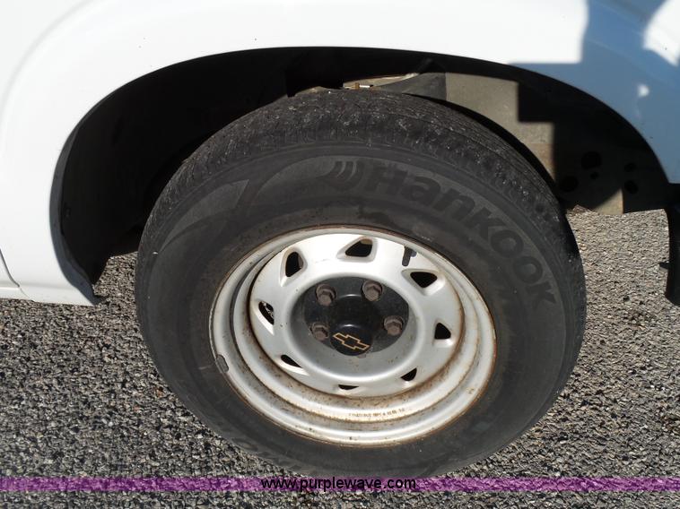 image for item K6518 2002 Chevrolet S10 pickup truck