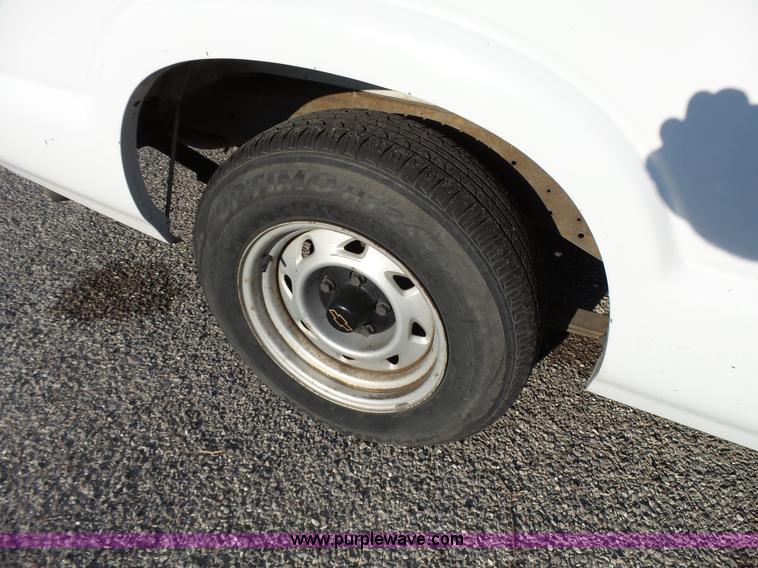 image for item K6518 2002 Chevrolet S10 pickup truck