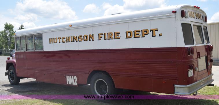 image for item K6523 1976 International Loadstar 1600 bus