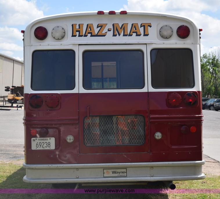 image for item K6523 1976 International Loadstar 1600 bus
