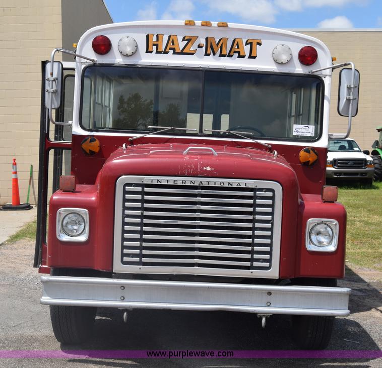image for item K6523 1976 International Loadstar 1600 bus