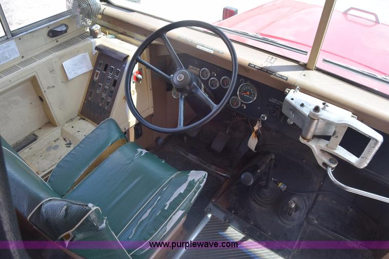 image for item K6523 1976 International Loadstar 1600 bus