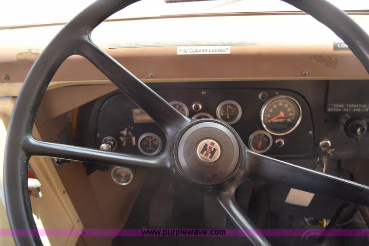 image for item K6523 1976 International Loadstar 1600 bus