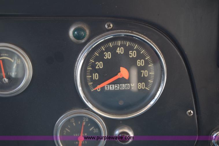 image for item K6523 1976 International Loadstar 1600 bus