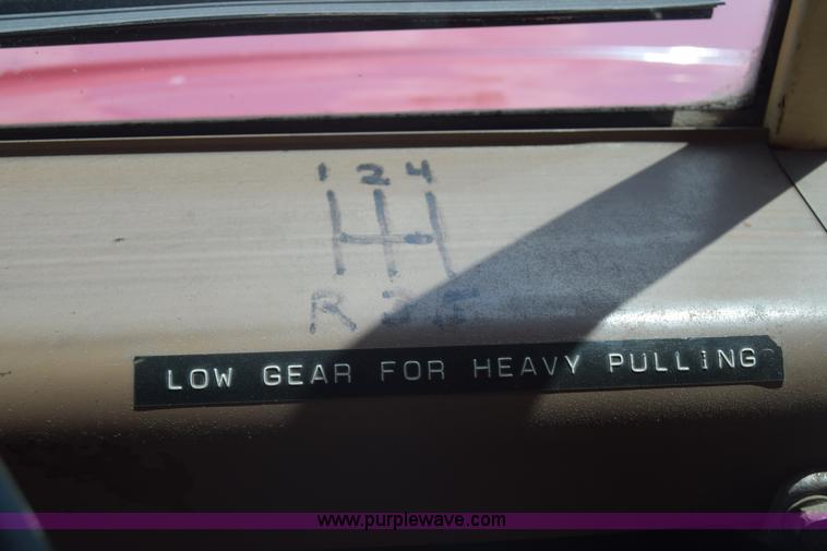 image for item K6523 1976 International Loadstar 1600 bus