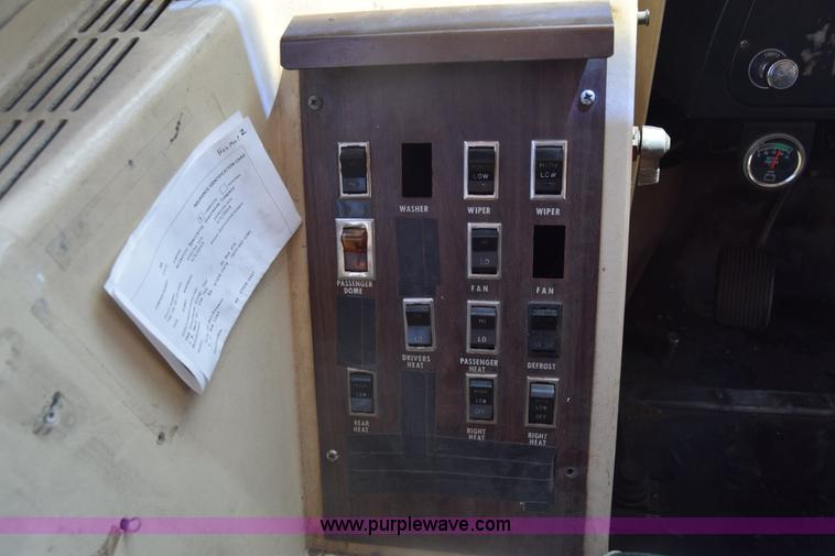 image for item K6523 1976 International Loadstar 1600 bus