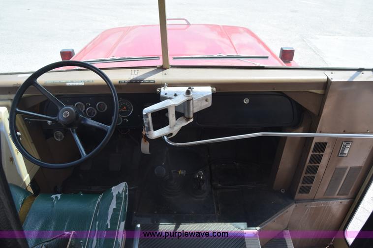 image for item K6523 1976 International Loadstar 1600 bus