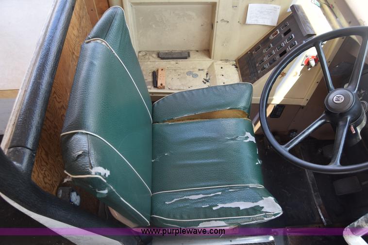 image for item K6523 1976 International Loadstar 1600 bus