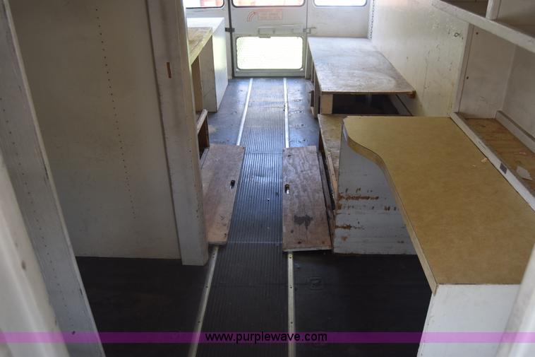image for item K6523 1976 International Loadstar 1600 bus