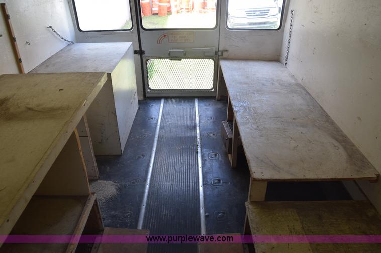 image for item K6523 1976 International Loadstar 1600 bus