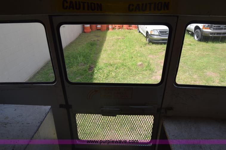 image for item K6523 1976 International Loadstar 1600 bus