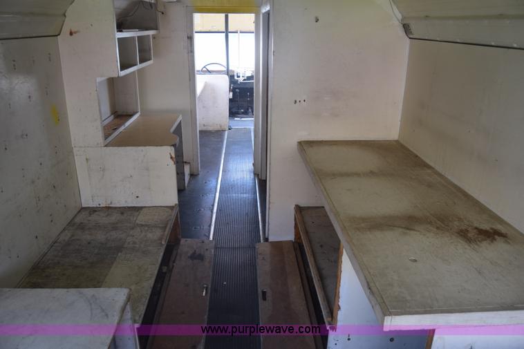 image for item K6523 1976 International Loadstar 1600 bus