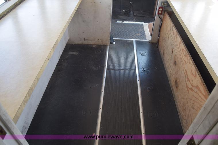 image for item K6523 1976 International Loadstar 1600 bus