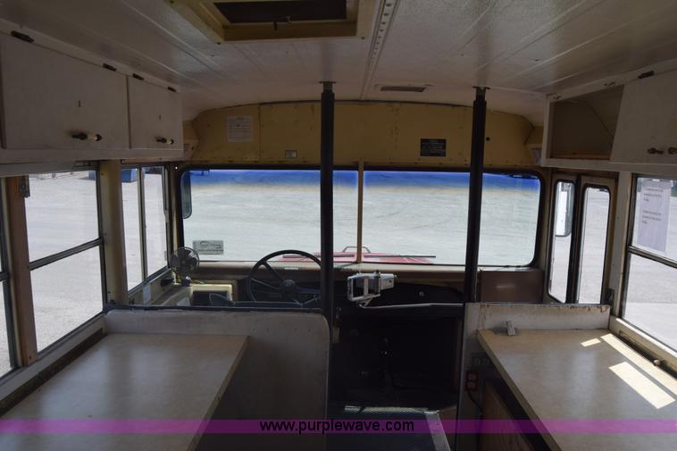 image for item K6523 1976 International Loadstar 1600 bus