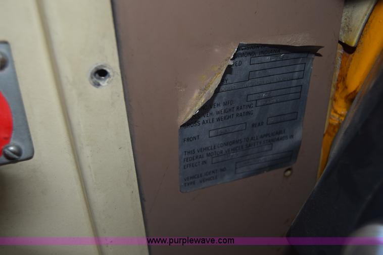 image for item K6523 1976 International Loadstar 1600 bus