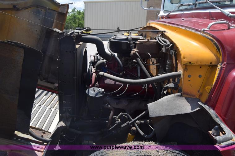 image for item K6523 1976 International Loadstar 1600 bus