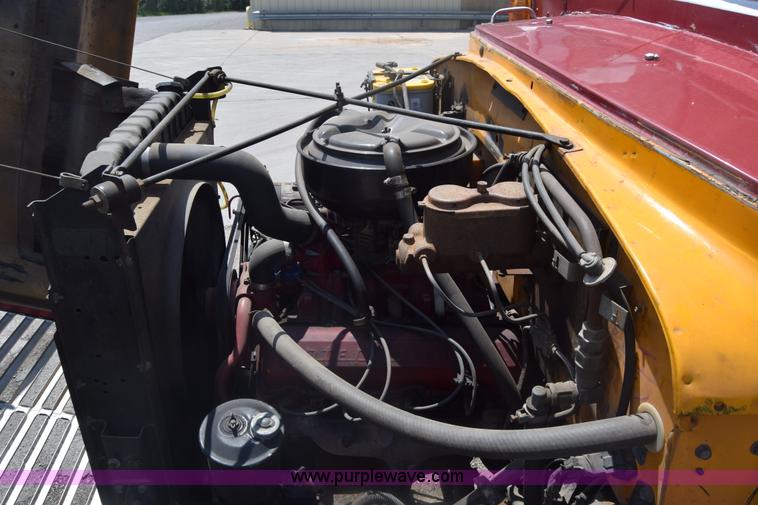 image for item K6523 1976 International Loadstar 1600 bus