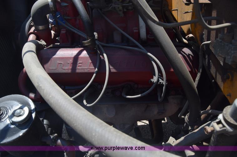 image for item K6523 1976 International Loadstar 1600 bus