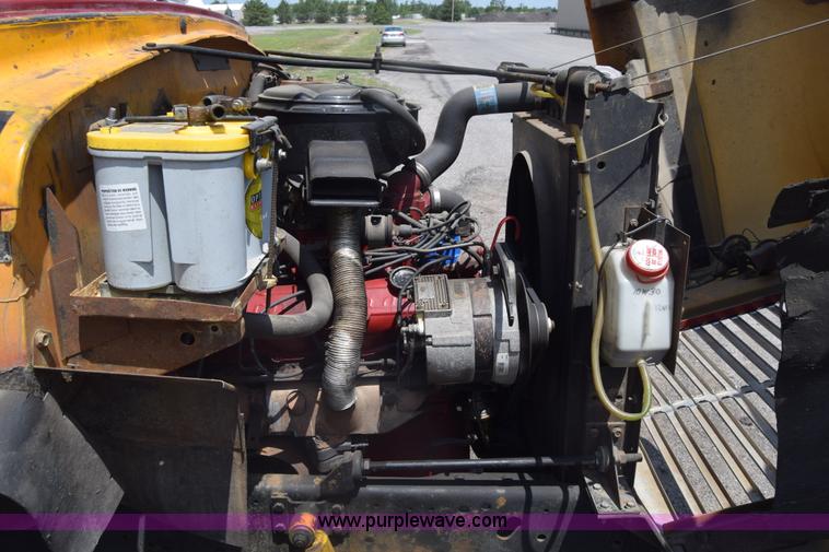 image for item K6523 1976 International Loadstar 1600 bus