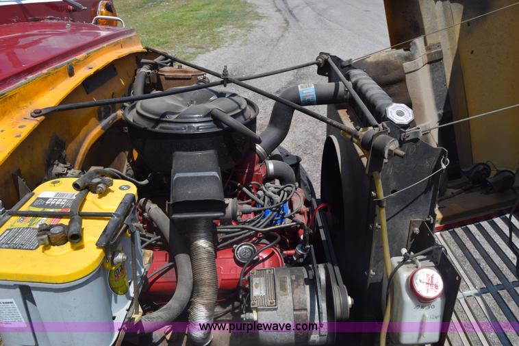 image for item K6523 1976 International Loadstar 1600 bus