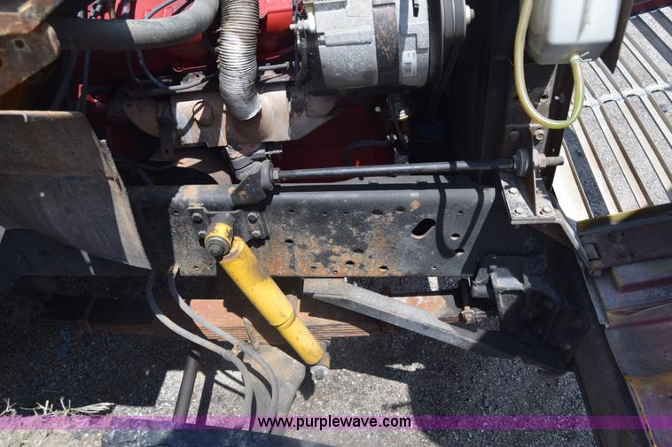 image for item K6523 1976 International Loadstar 1600 bus