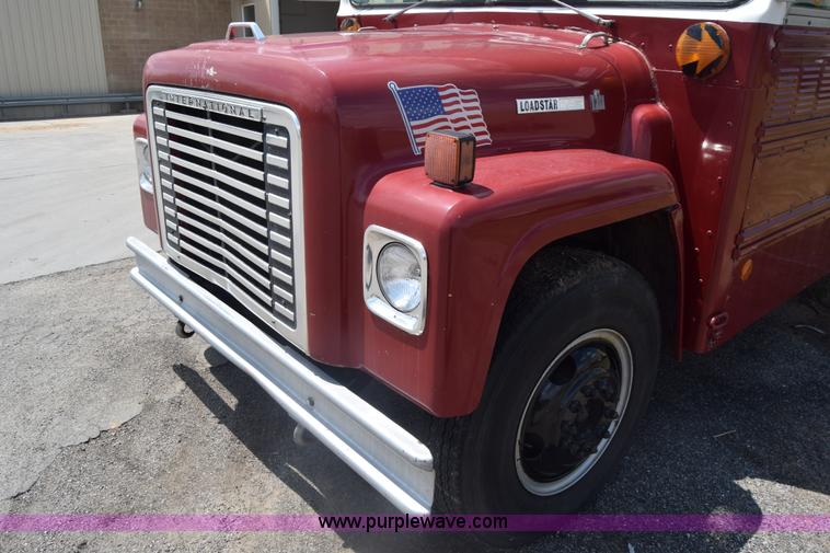image for item K6523 1976 International Loadstar 1600 bus