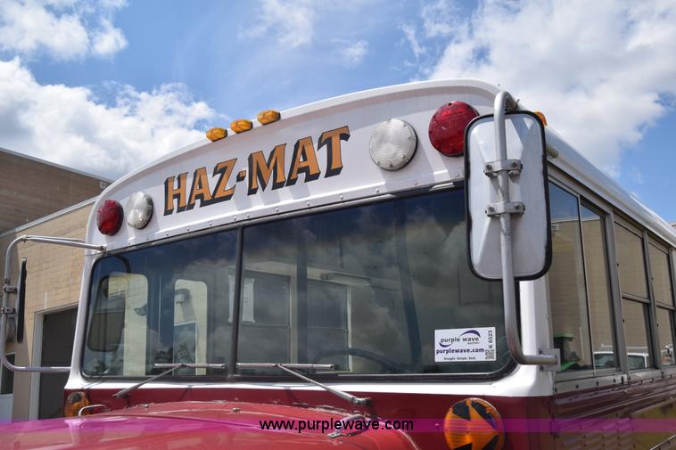 image for item K6523 1976 International Loadstar 1600 bus
